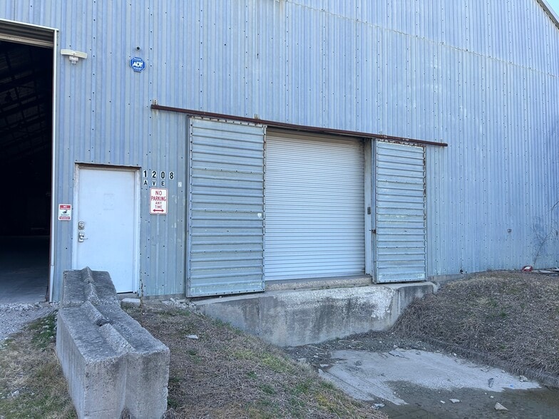 More Photos Of 1208 N Ave, Plano Warehouse For Lease