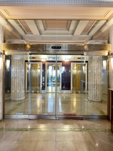 More Photos Of 233 E Redwood St, Baltimore Office For Lease