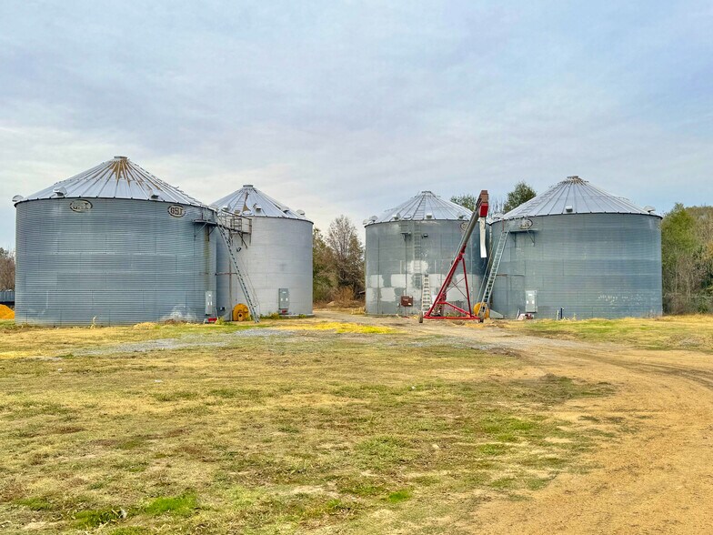 More Photos Of 600 Quitman St, Sledge Land For Sale