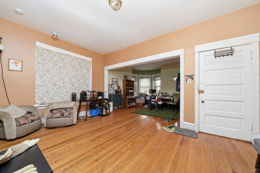 More Photos Of 3136 W Logan Blvd, Chicago Multifamily For Sale