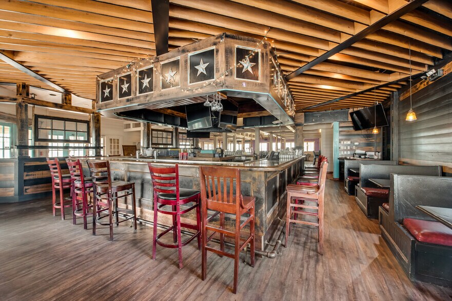 More Photos Of 5812 N Interstate 35, Denton Restaurant For Lease