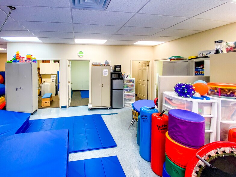 More Photos Of 3911 Golf Park Loop, Bradenton Office For Sale
