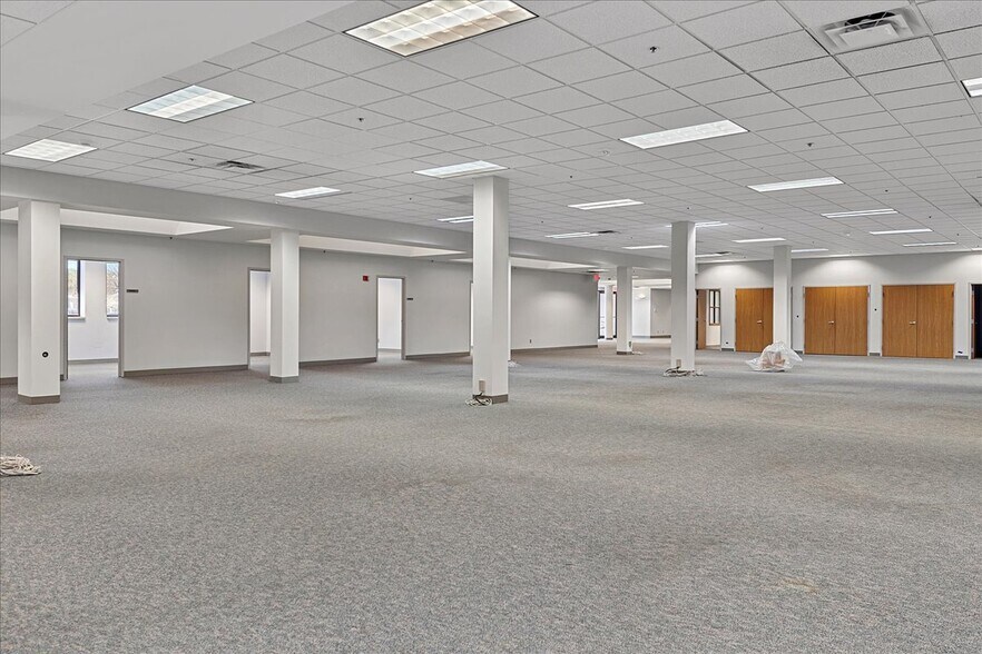 More Photos Of 740 E Ash St, Springfield Office For Lease