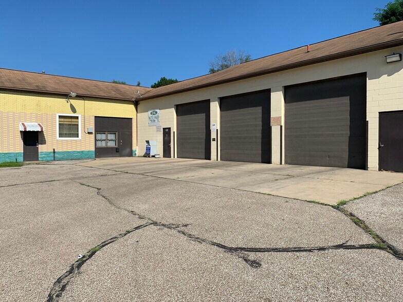 More Photos Of 313 Boyle St, Akron Specialty For Lease