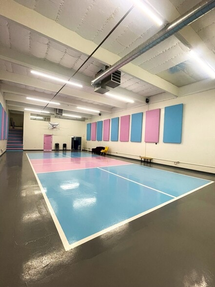 More Photos Of 17047 Ventura Blvd, Encino Freestanding For Sale