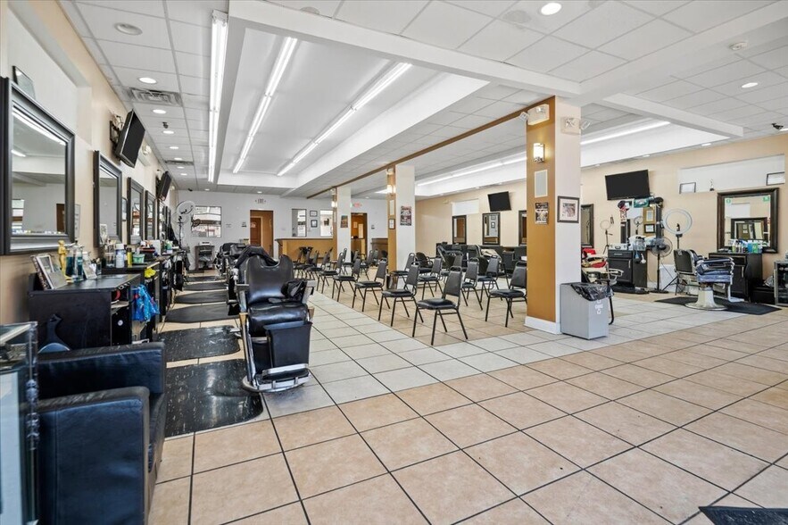 More Photos Of 103-105 W Brookland Park Blvd, Richmond General Retail For Sale