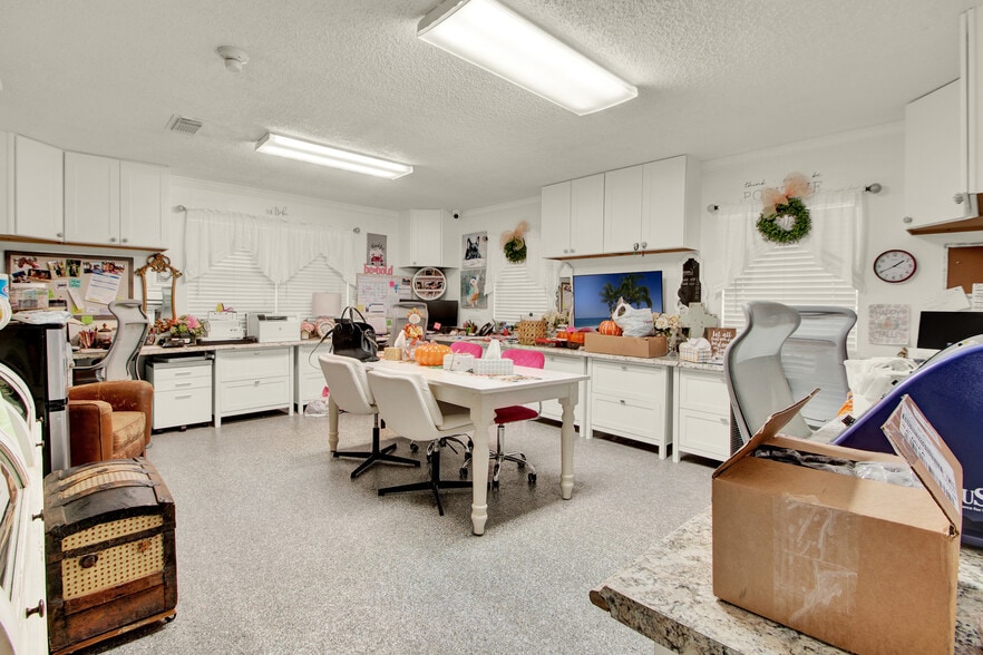 More Photos Of 17127 Red Oak Dr, Houston Flex For Sale