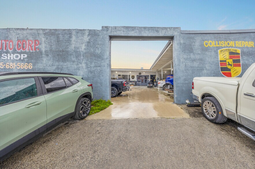 More Photos Of 1025 E 45th St, Hialeah Auto Salvage Facility For Sale