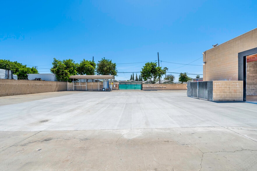 More Photos Of 2500 Lewis Ave, Signal Hill Warehouse For Lease