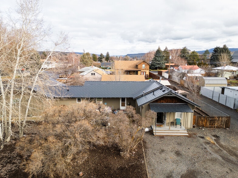 More Photos Of 344 SE Elm St, Prineville Flex For Sale