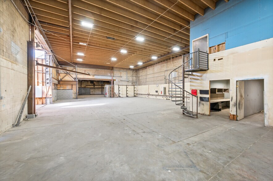 More Photos Of 122 Navajo St, Salt Lake City Manufacturing For Lease
