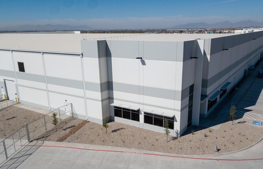 More Photos Of 11750 Gateway Blvd E, Socorro Distribution For Lease