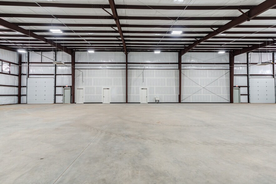More Photos Of 9014 County Road 6820, Lubbock Distribution For Lease