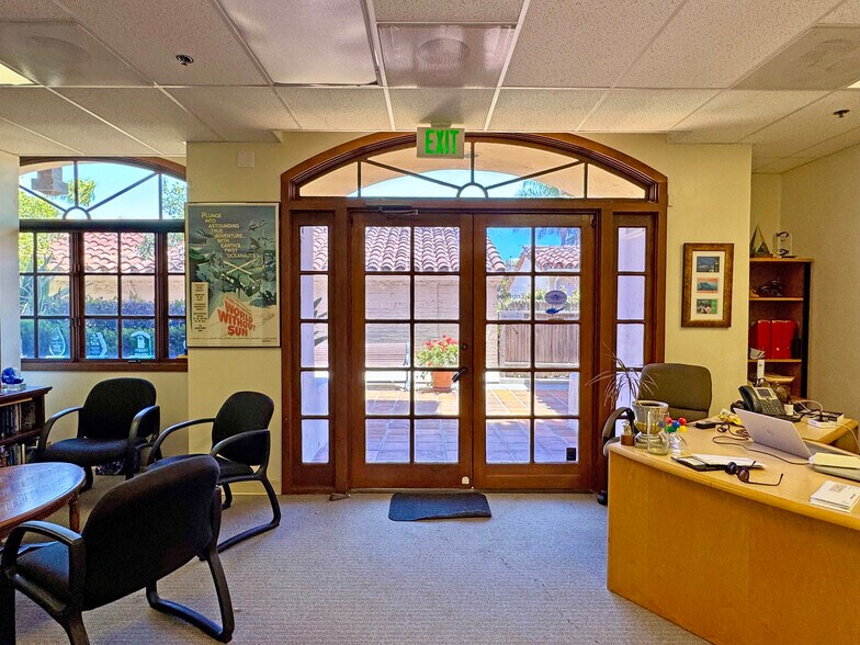 More Photos Of 1525 State St, Santa Barbara Serviced Offices For Sale