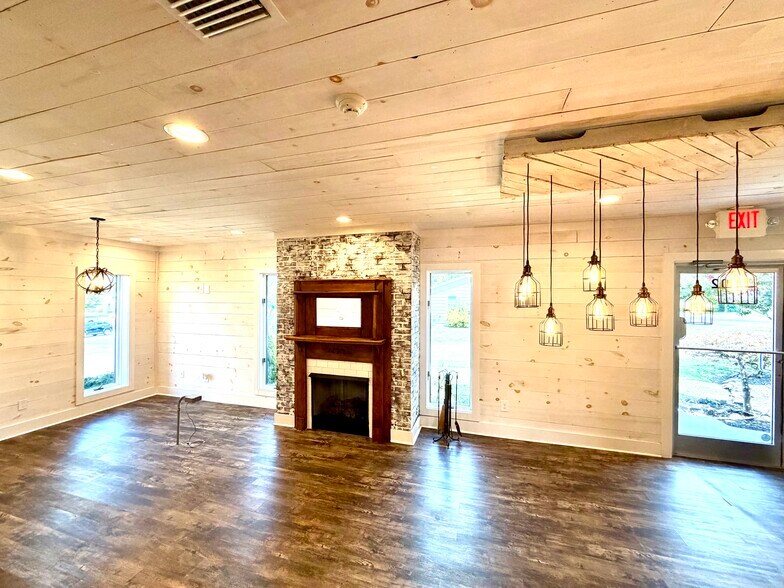 More Photos Of 902 W Lamar Alexander Pky, Maryville Freestanding For Lease