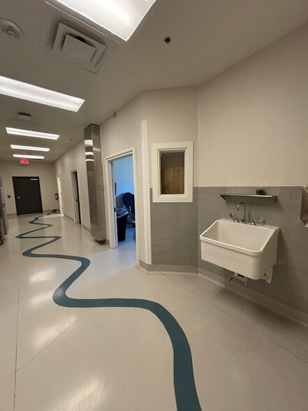 More Photos Of 801 E Debbie Ln, Mansfield Medical For Lease