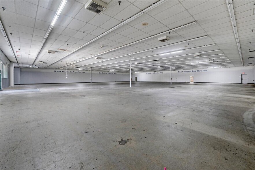 More Photos Of 580 N 11th Ave, Hanford Freestanding For Lease