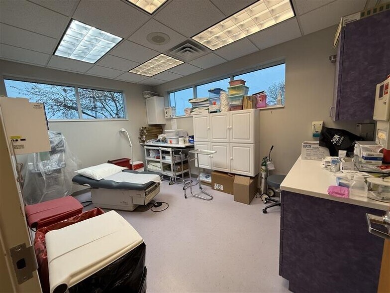 More Photos Of 410 Park Pl, Mishawaka Medical For Lease