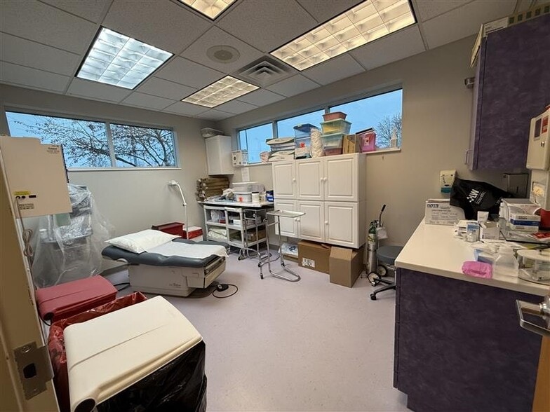 More Photos Of 410 Park Pl, Mishawaka Medical For Lease