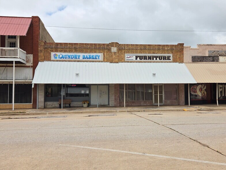 More Photos Of 110 Main St, Ringling General Retail For Sale