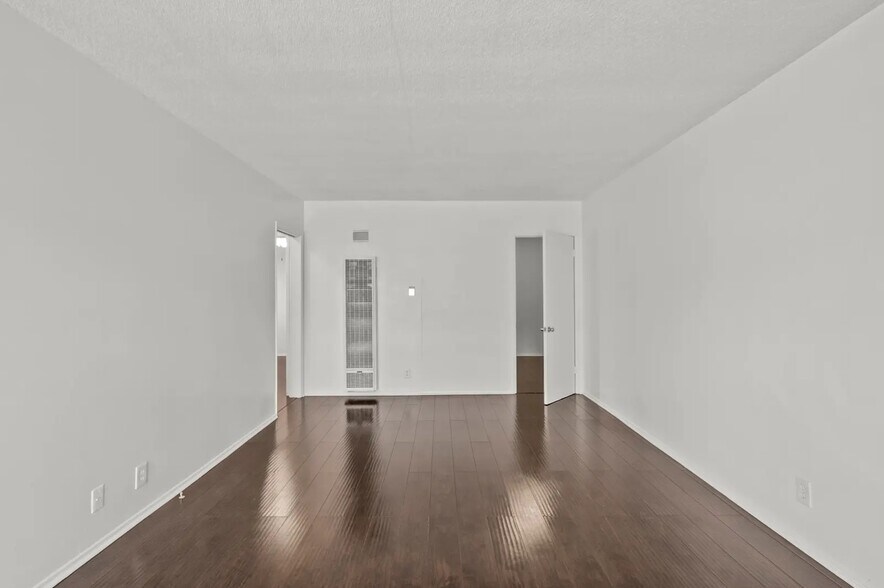 More Photos Of 4015 Palmwood Dr, Los Angeles Apartments For Sale