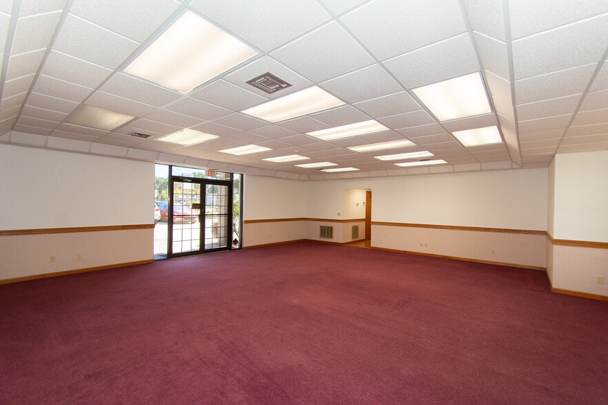 More Photos Of 300 E New Haven Ave, Melbourne Office For Sale