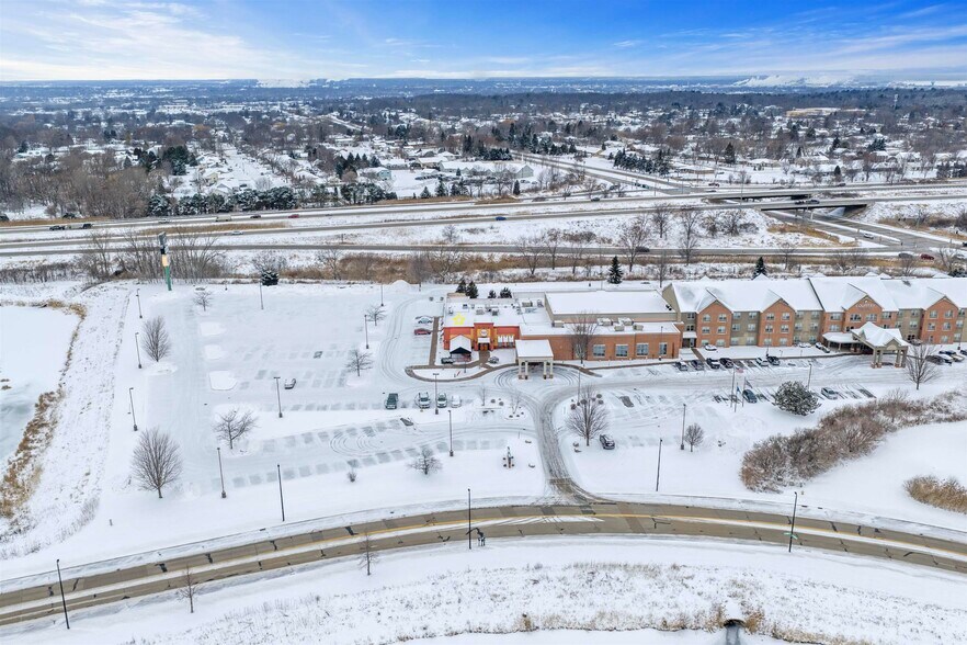 More Photos Of 850 Kepler Dr, Green Bay Restaurant For Sale
