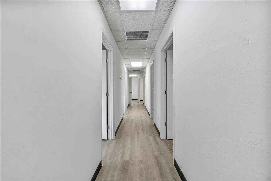 More Photos Of 7733 W Newberry Rd, Gainesville Office For Lease