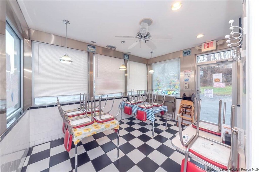 More Photos Of 90 Old Rt-9w, Port Ewen Restaurant For Sale