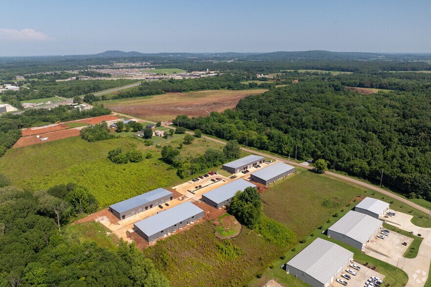 More Photos Of 564 Blake Bottom Road, Huntsville Showroom For Lease