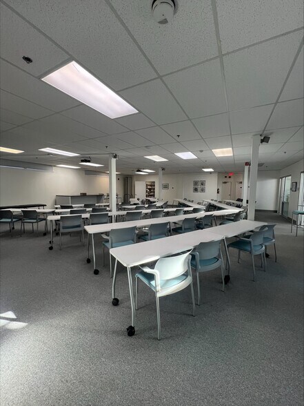 More Photos Of 7951 Pittsburg Ave NW, Canton Office For Sale