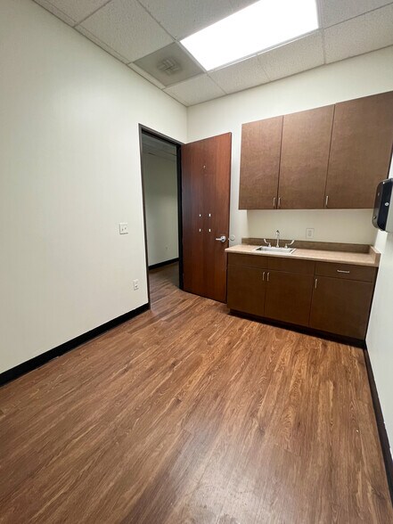 More Photos Of 9150 W Indian School Rd, Phoenix Medical For Sale