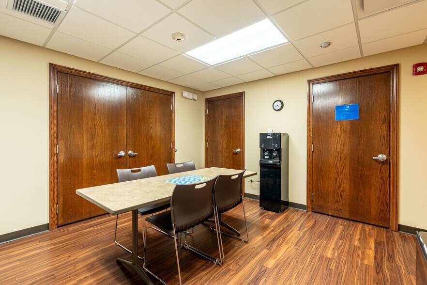 More Photos Of 16610 W 159th St, Lockport Medical For Sale