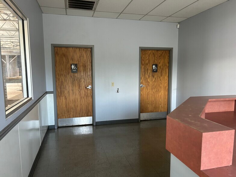 More Photos Of 7247-7249 Indianapolis Blvd, Hammond Auto Repair For Sale