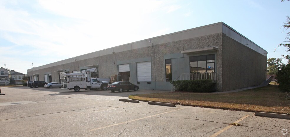 More Photos Of 904-932 W 34th St, Houston Warehouse For Lease