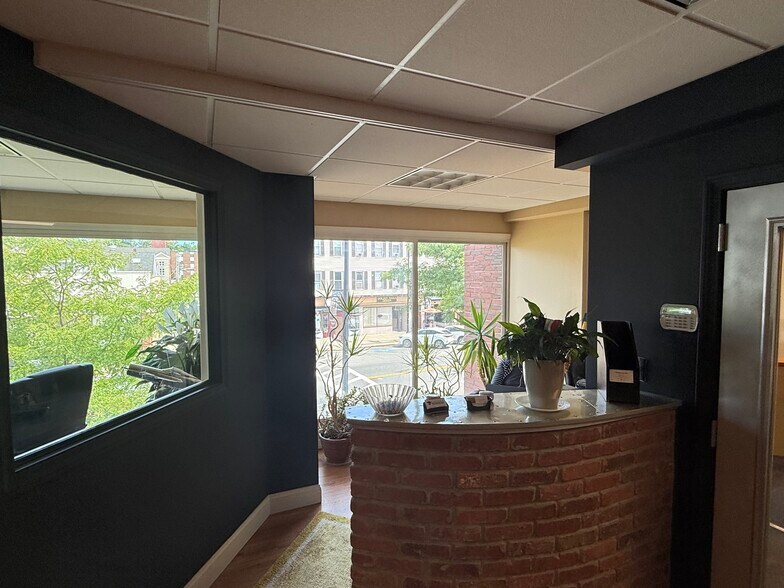 More Photos Of 381 Main St, Wakefield Storefront Retail Office For Lease