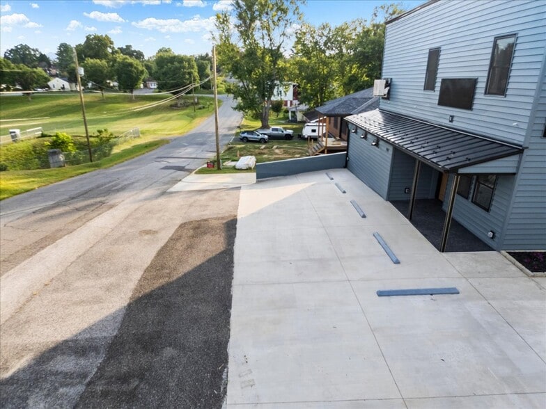 More Photos Of 901 8th St, Radford Apartments For Sale