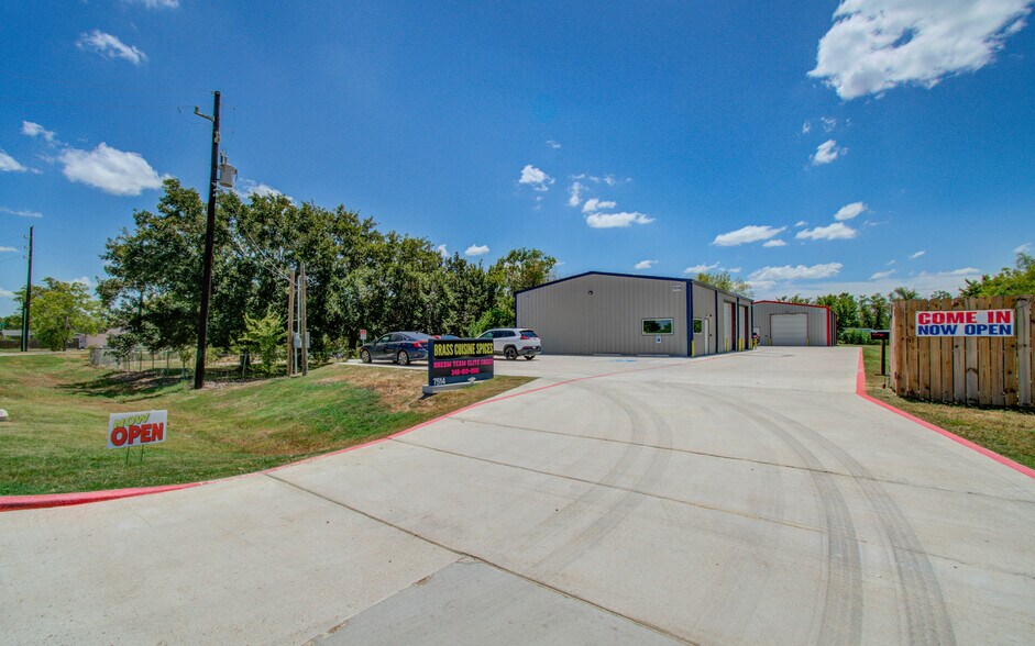 More Photos Of 7514 Bailey Rd, Pearland Warehouse For Lease