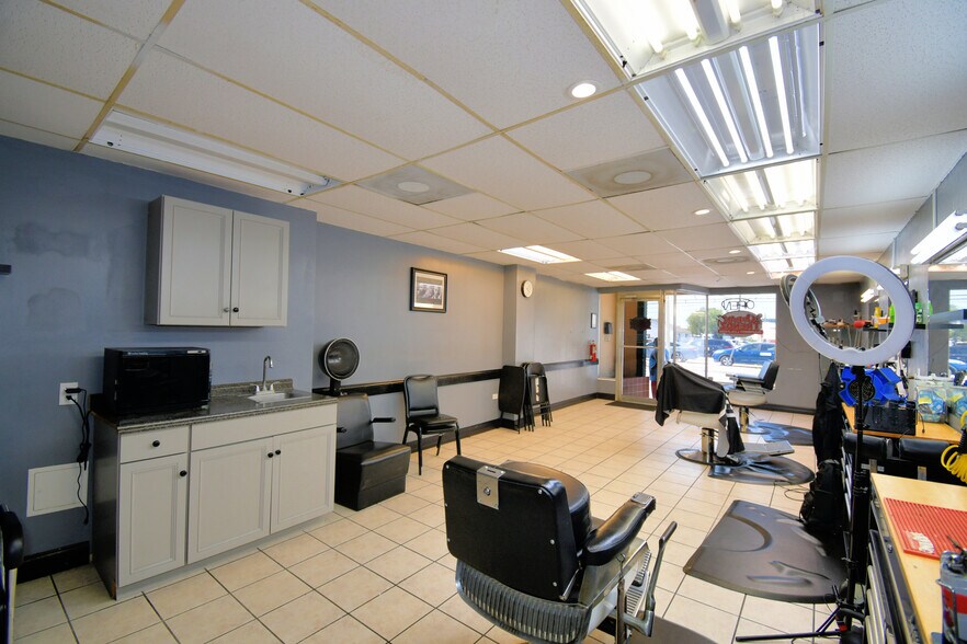 More Photos Of 128 E Orange Ave, Lake Wales General Retail For Sale