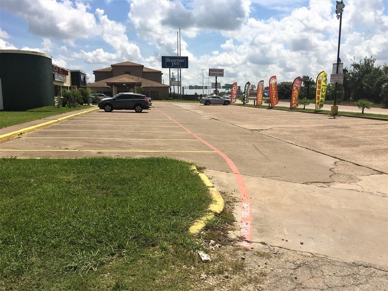 More Photos Of 17009 East Fwy, Channelview General Retail For Sale
