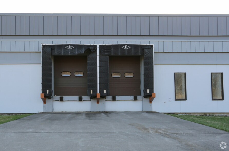 More Photos Of 18 Craftsman Rd, East Windsor Warehouse For Lease