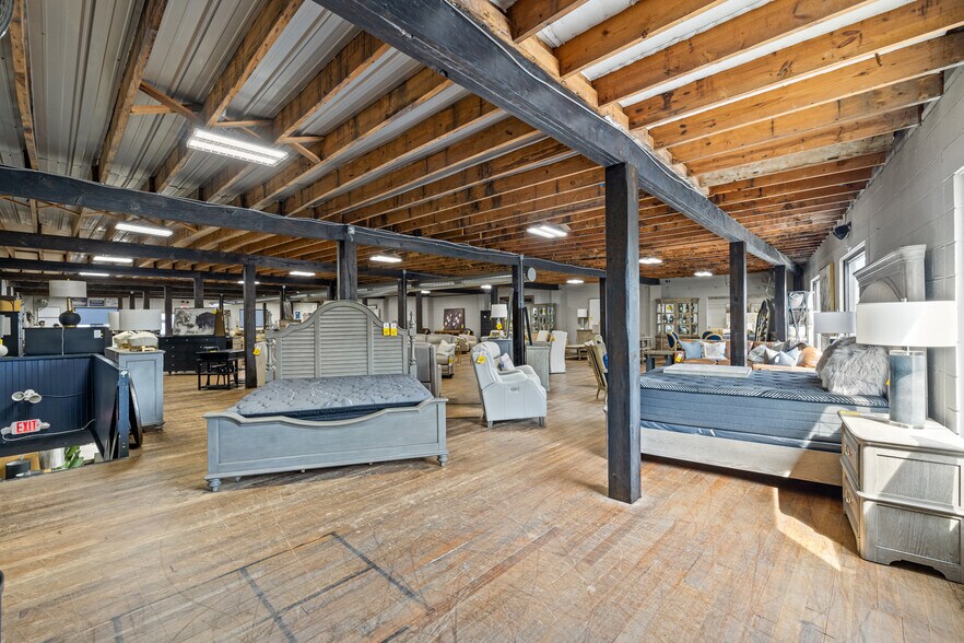 More Photos Of 764 E Seventh St, Lexington Warehouse For Sale