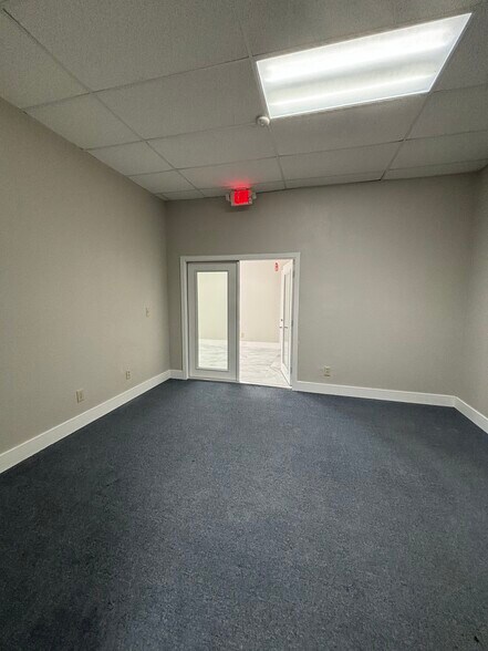 More Photos Of 6350 Bayshore Rd, North Fort Myers Freestanding For Sale