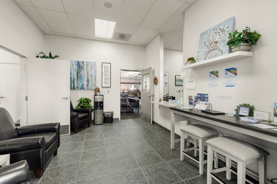 More Photos Of 6153 Center St, Paradise Office For Sale