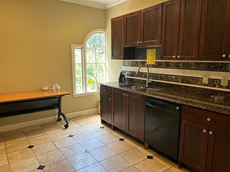 More Photos Of 10888 Crabapple Rd, Roswell Loft Creative Space For Lease