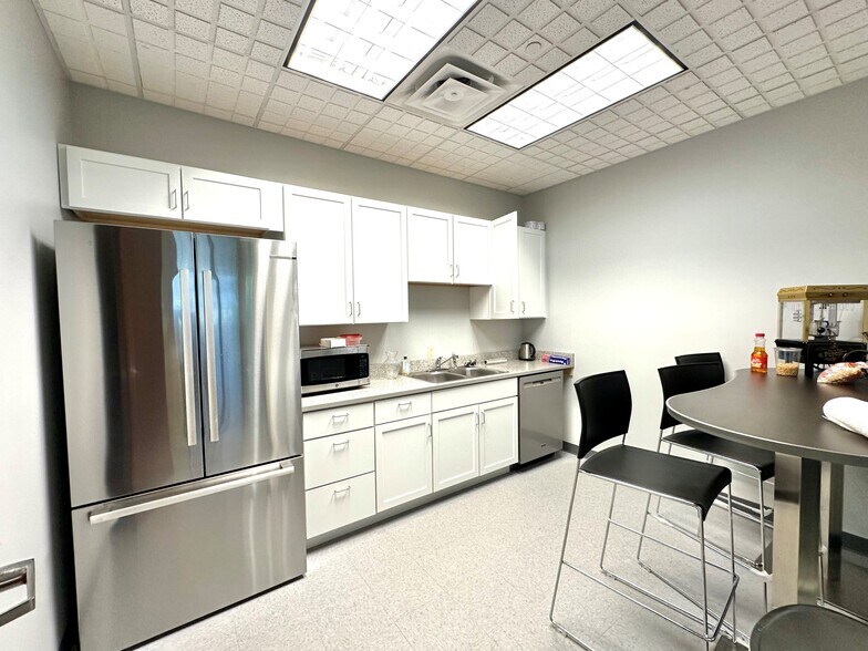 More Photos Of 322 Indianapolis Blvd, Schererville Medical For Lease