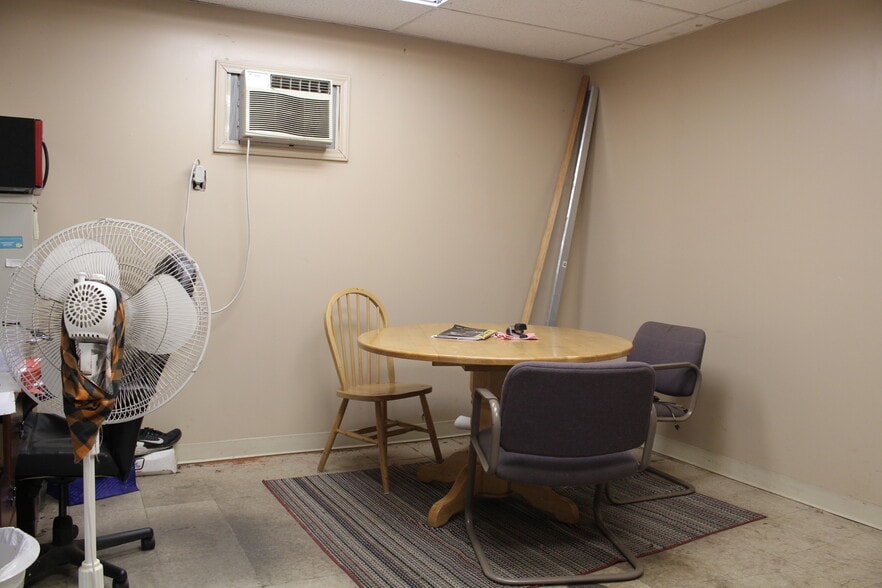 More Photos Of 994 Rhyne Rd, Clover Light Manufacturing For Sale