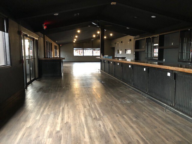 More Photos Of 1700 S Caraway Rd, Jonesboro Restaurant For Lease