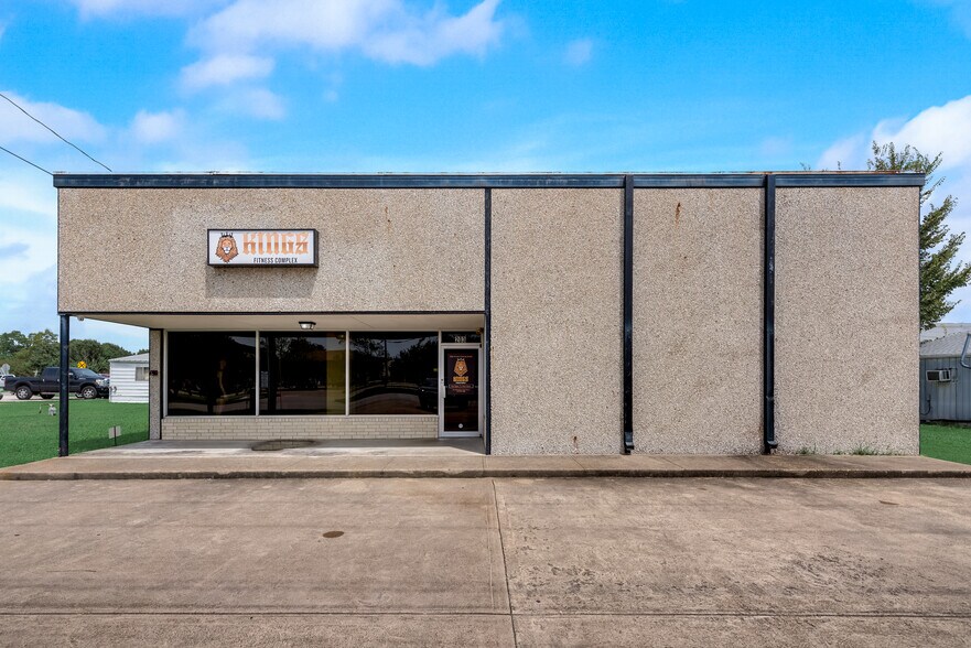 More Photos Of 203 E Main St, Forney Freestanding For Sale