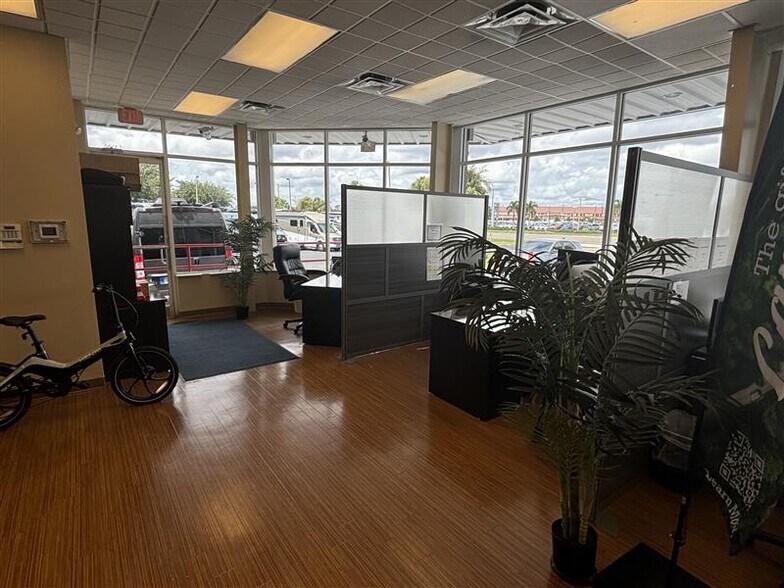 More Photos Of 4369 Tamiami Trl, Port Charlotte Auto Dealership For Lease